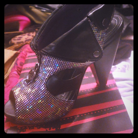 Shoes - Picture 1 of 2